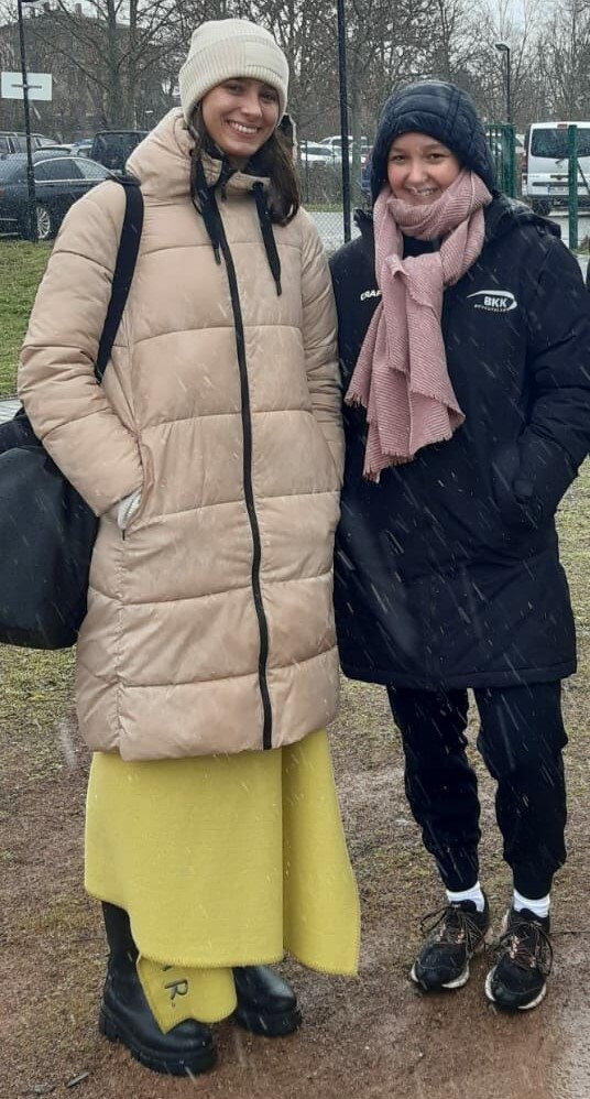Finale erreicht, Hannah Melzer und Maike Renke bei den Deutschen Winterwurfmeisterschaften in Halle an der Saale