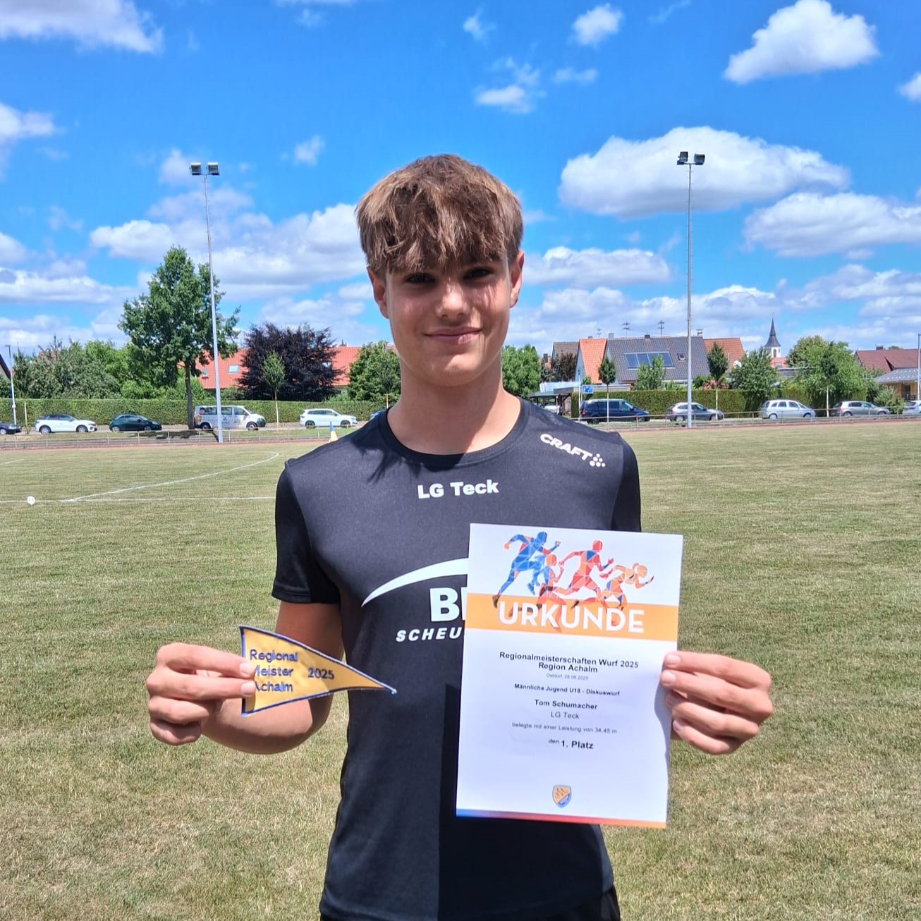Tom Schumacher holt Regionaltitel mit dem Diskus