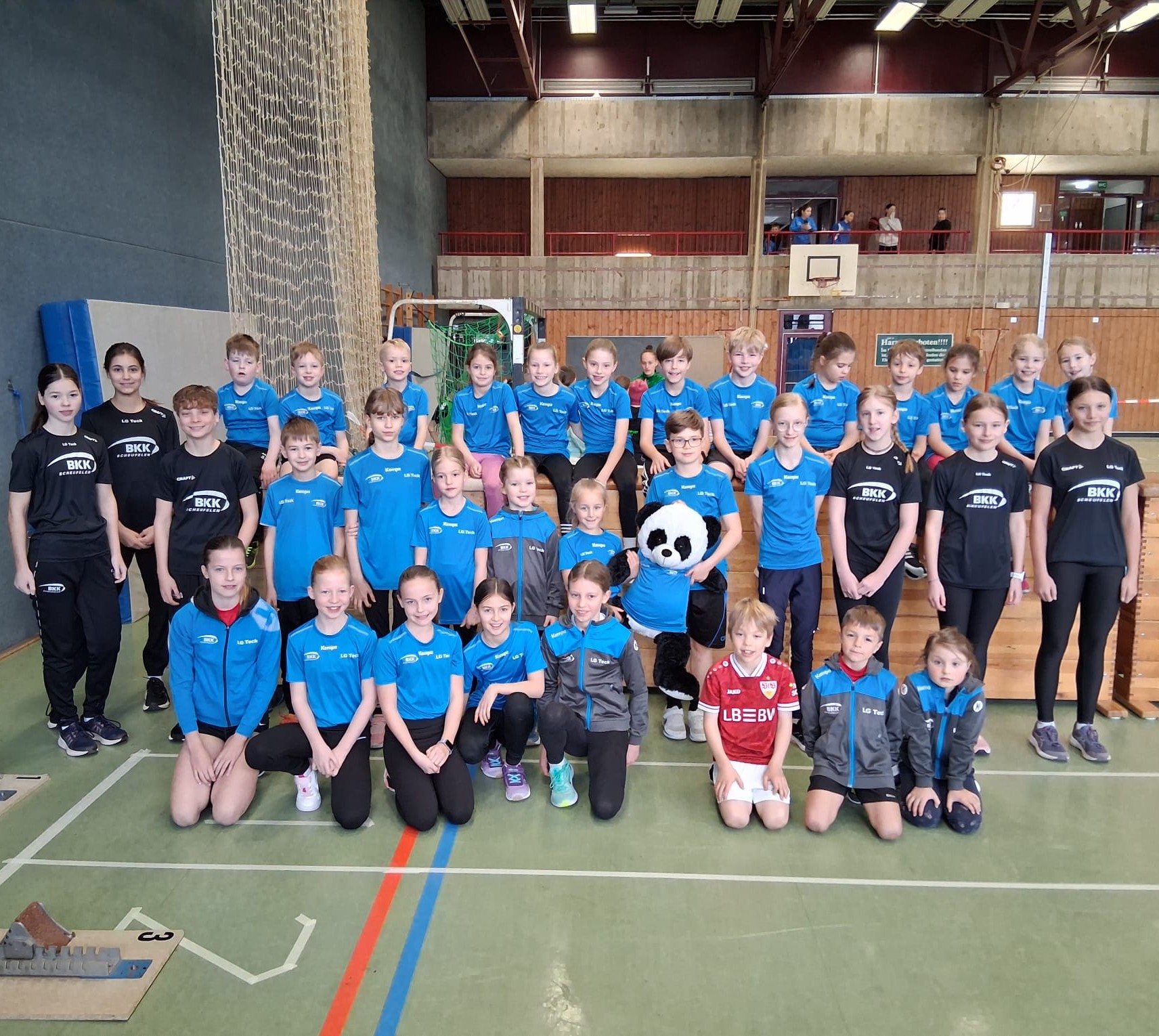 Der Nachwuchs stürmt die Köngener Sporthalle