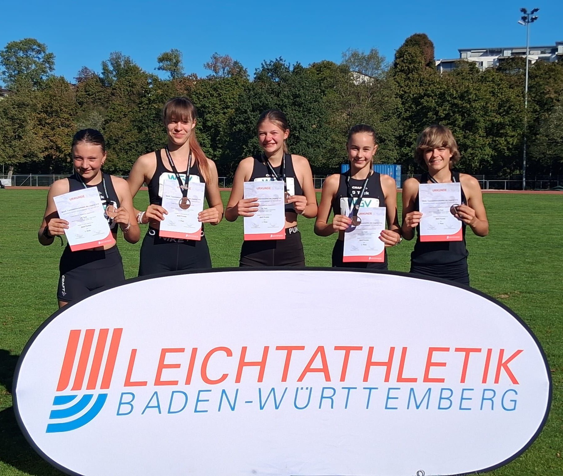 LG-Teck-Team der weiblichen U14 in Minimalbesetzung zu Bronze